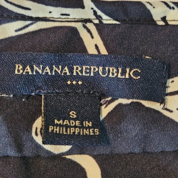 Banana Republic Black & Cream Bow Print Blouse. - Picture 5 of 7